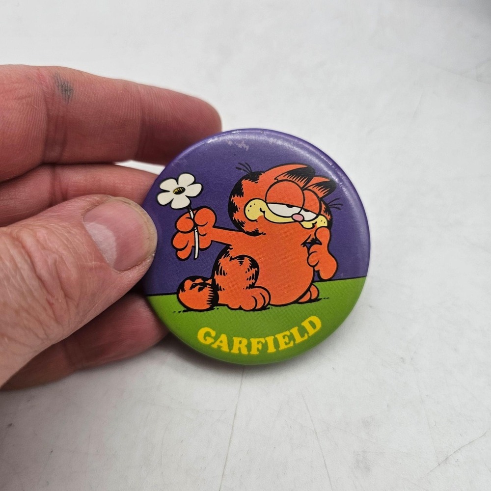 Vintage Garfield Pinback Button Flower Purple Green Jim Davis Cartoon 1980s